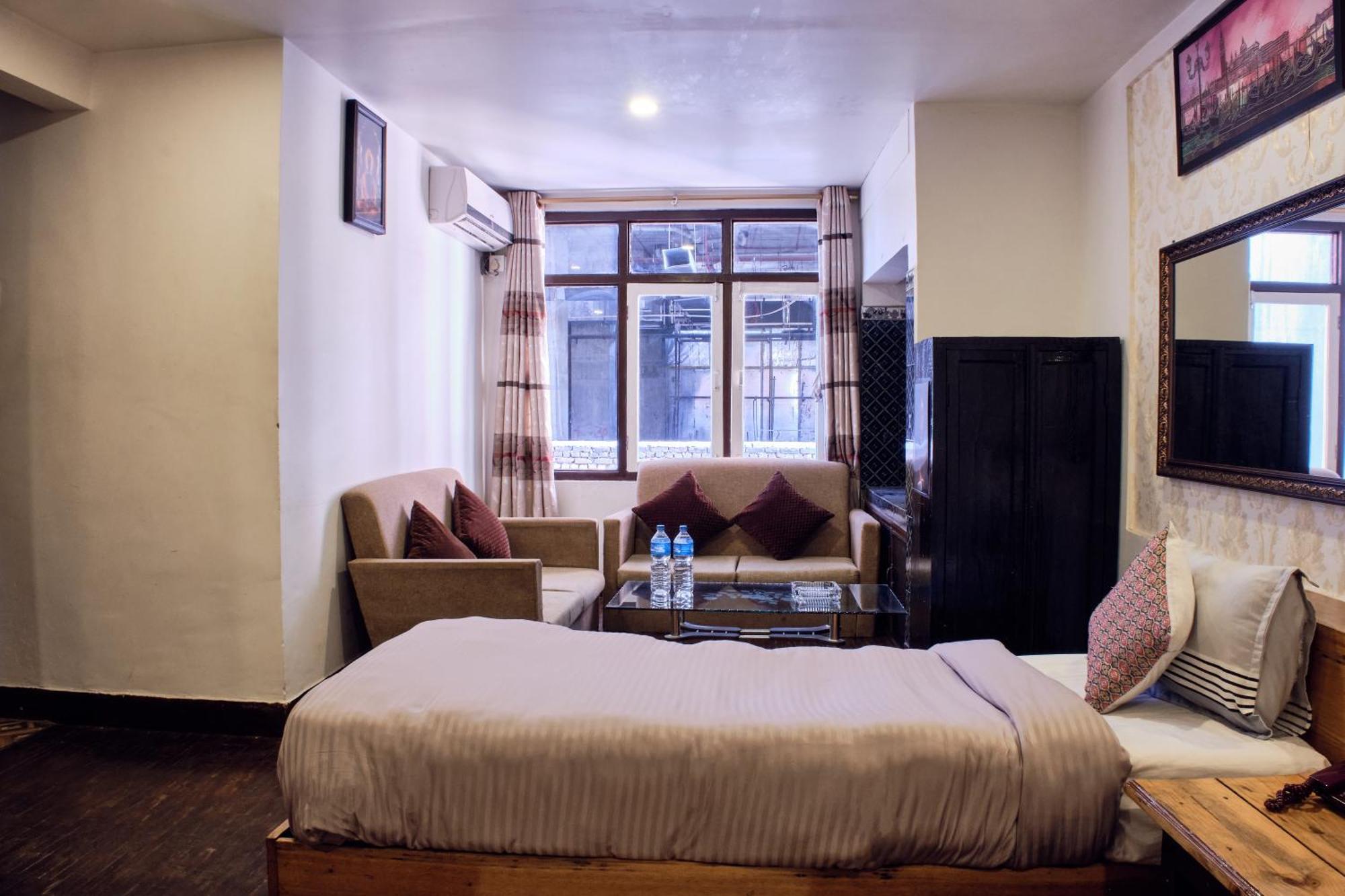 Hotel Shree Tara Kathmandu Esterno foto