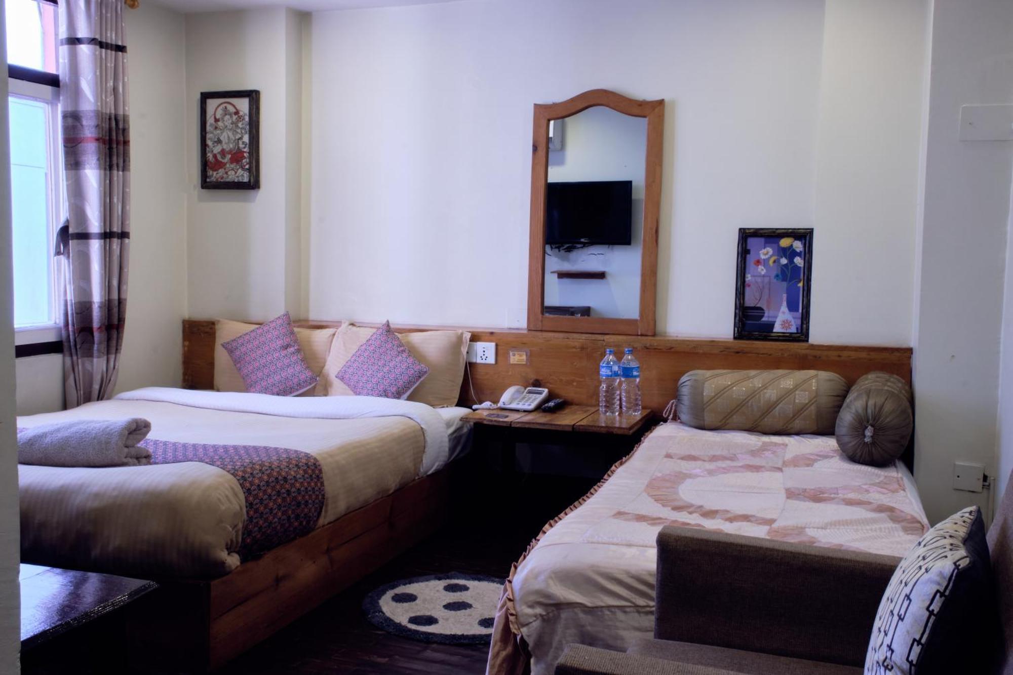 Hotel Shree Tara Kathmandu Esterno foto